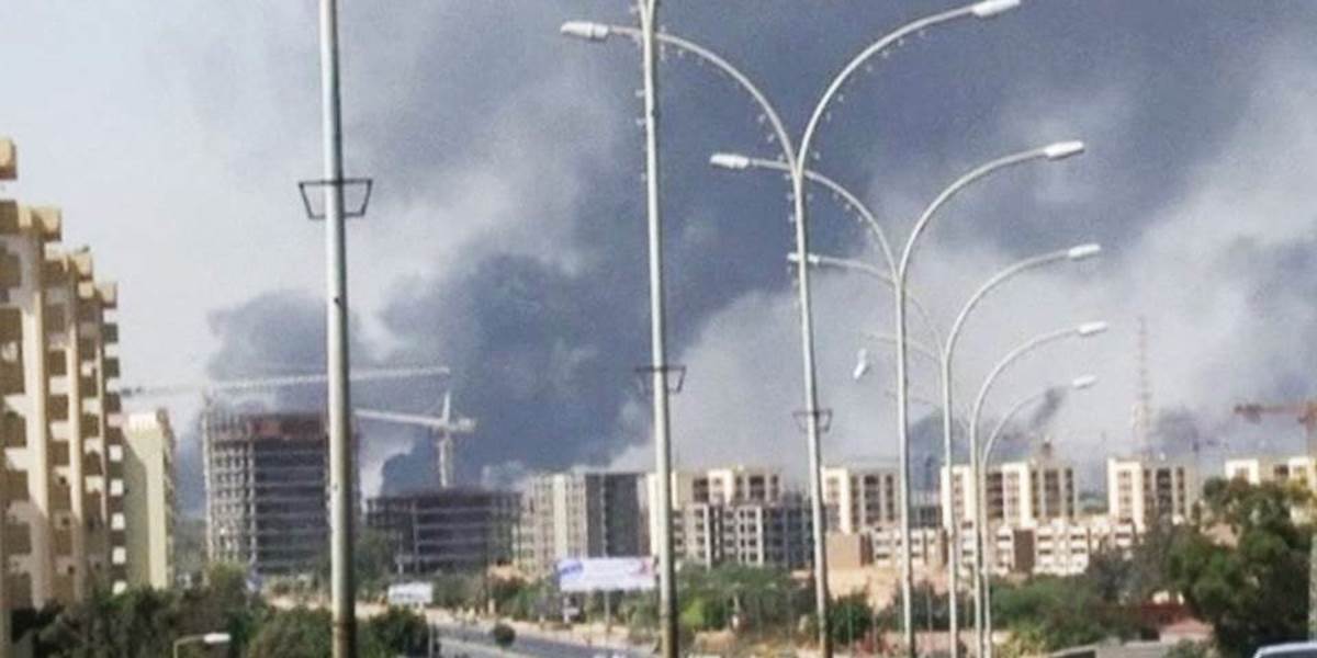Boje o letisko v Tripolise si vyžiadali už najmenej 26 životov