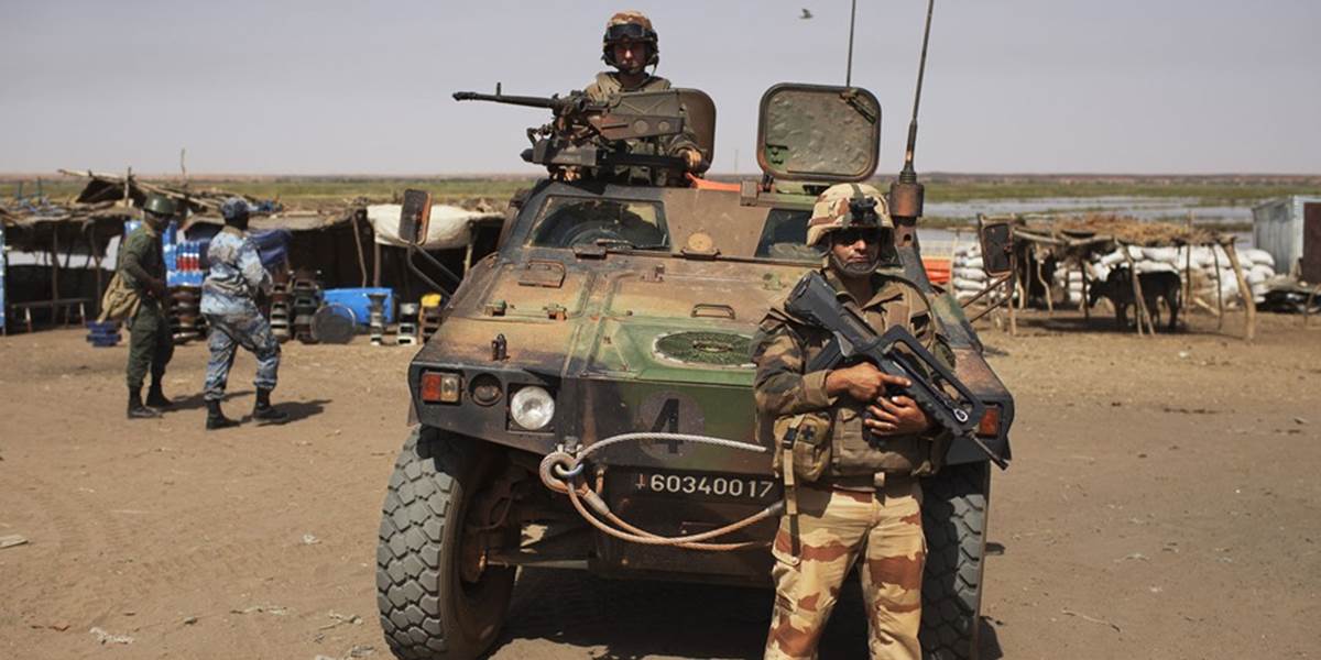 Samovražedný útok na francúzskych vojakov v Mali: Jeden zahynul, sedem zranených!