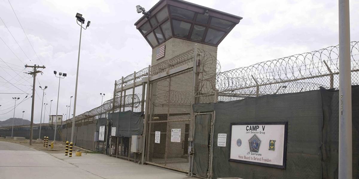 Ošetrovateľ v Guantanáme odmietol zabezpečiť nútené kŕmenie väzňa