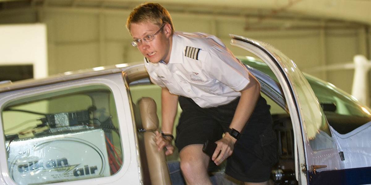 Tento pilot má len 19 rokov: Americký študent obletel sám Zem!