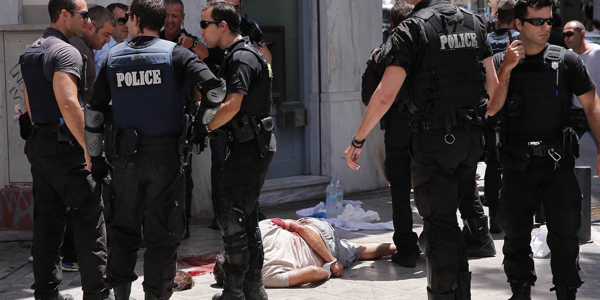 FOTO V centre Atén vypukla prestrelka, hlásia zranených!