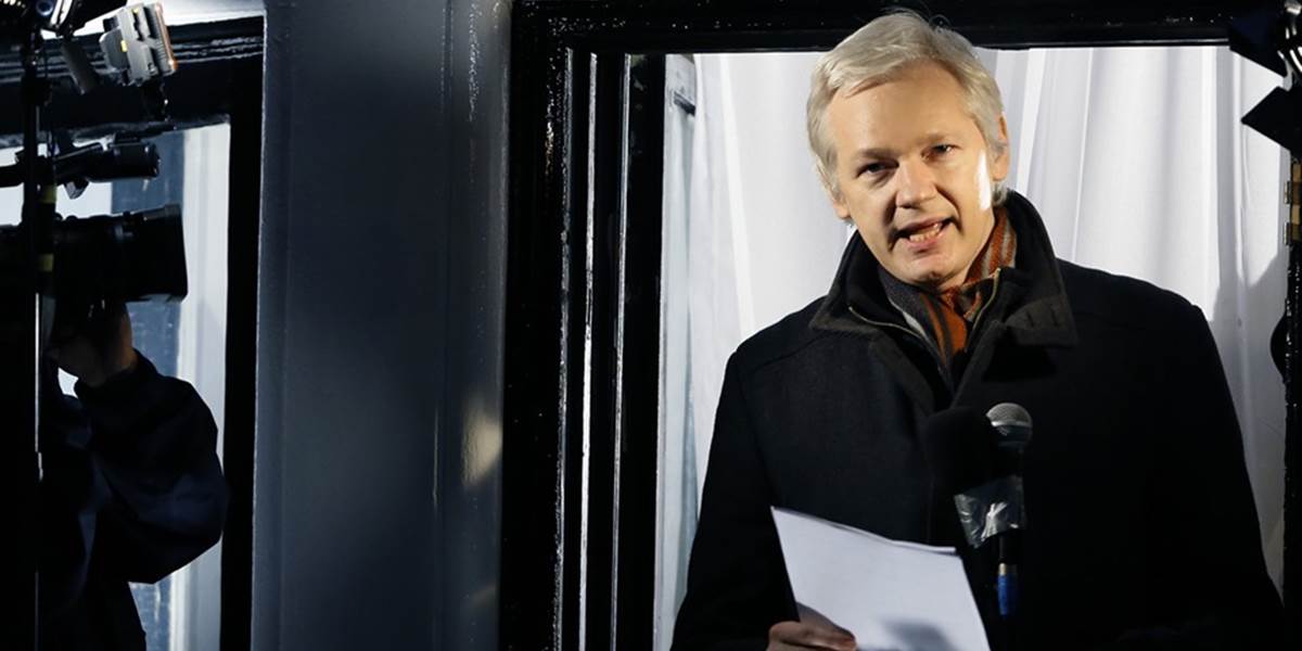 Súd potvrdil zatykač na zakladateľa WikiLeaks Assangea