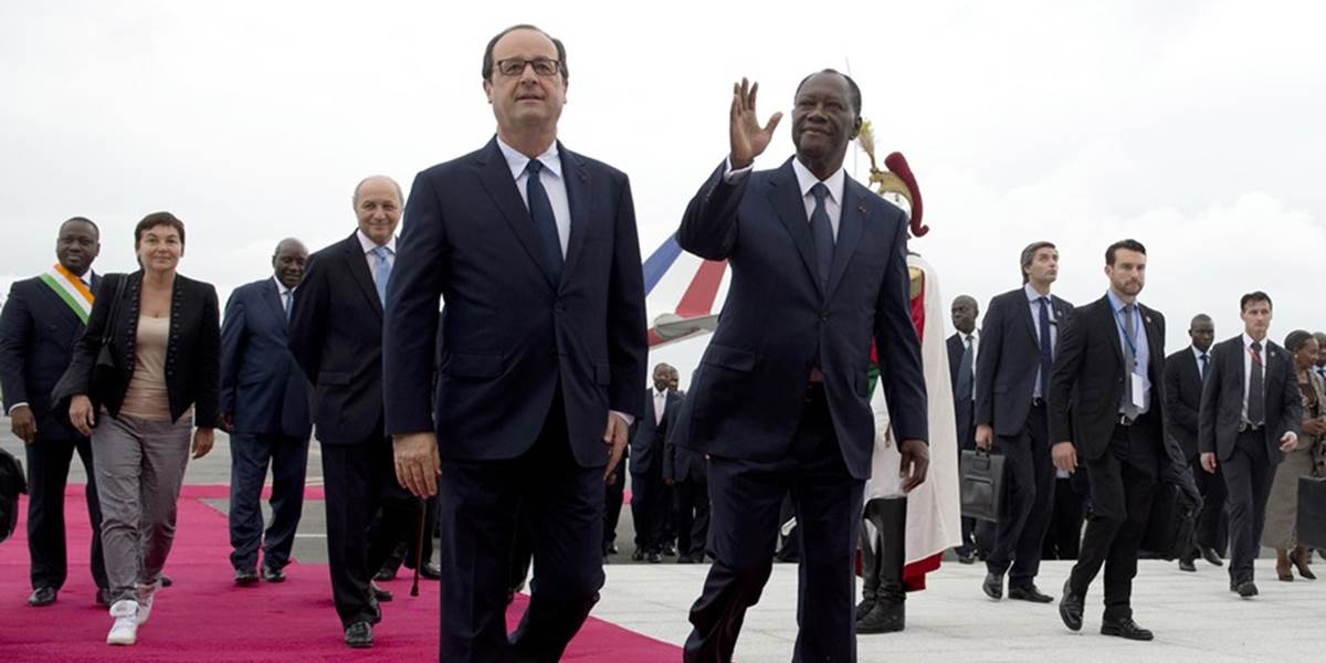 Francúzsky prezident Francois Hollande pricestoval na štátnu návštevu Nigeru