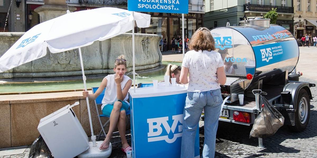 Na bratislavskom Hlavnom námestí bude dnes stáť cisterna s pitnou vodou