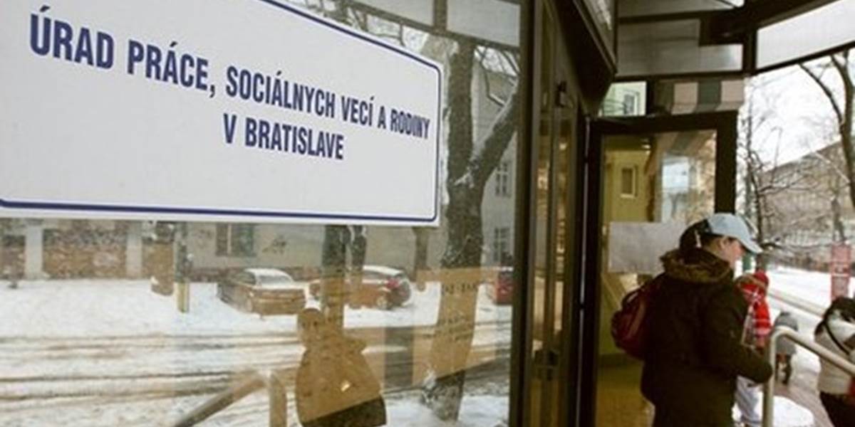 Analytici: Nezamestnanosť na Slovensku by mohla klesnúť na 13 až 12 %