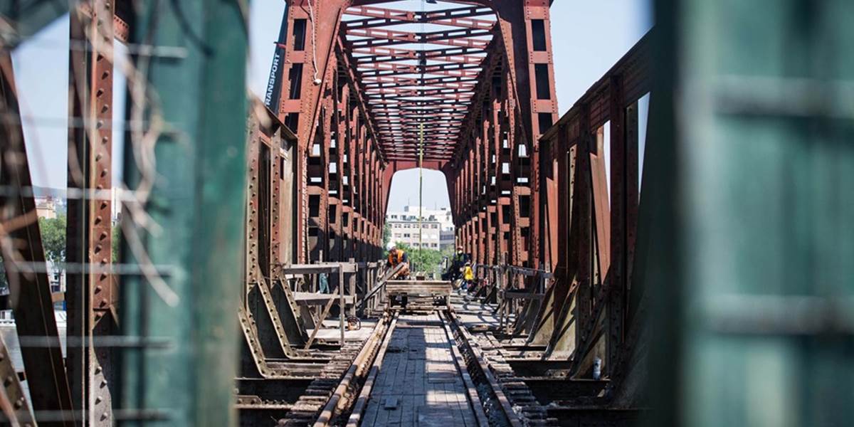 Na Starom moste budú tento týždeň pokračovať búracie i montážne práce