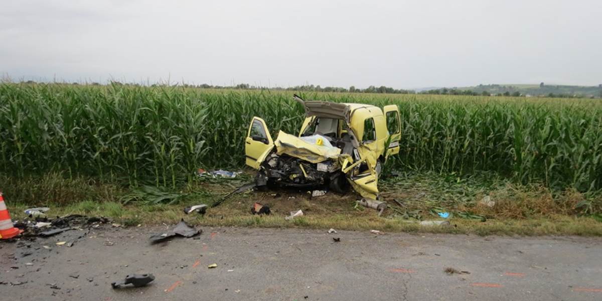 Čelná zrážka v okrese Ilava: Pri nerozumnom predbiehaní zahynul mladý vodič (†22)