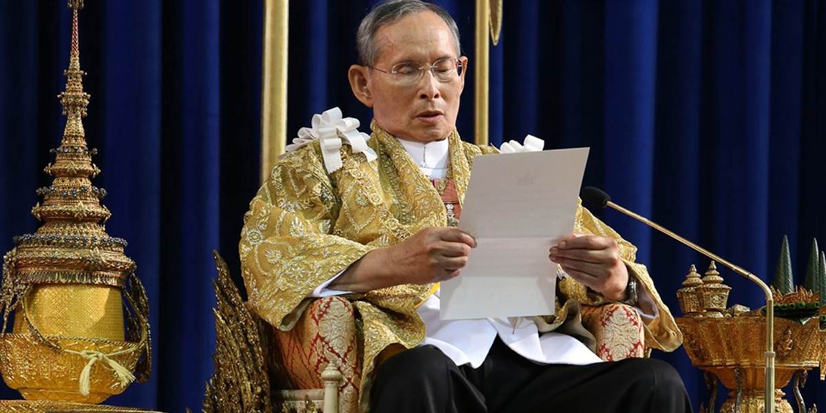 Thajský kráľ schválil dočasnú ústavu vypracovanú vojenskou juntou