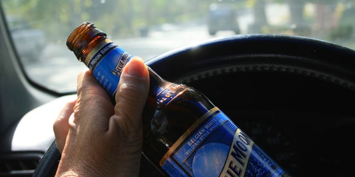 Pre alkohol prišiel o vodičák, aj tak nabúral opitý