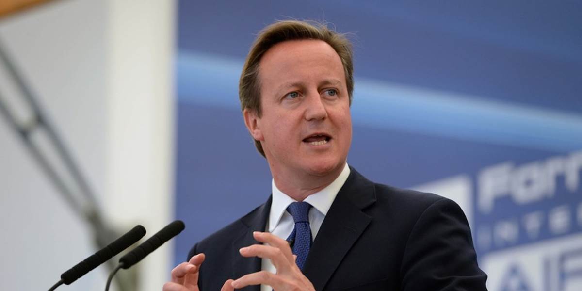 Cameron bránil finančný dar od manželky bývalého ruského politika