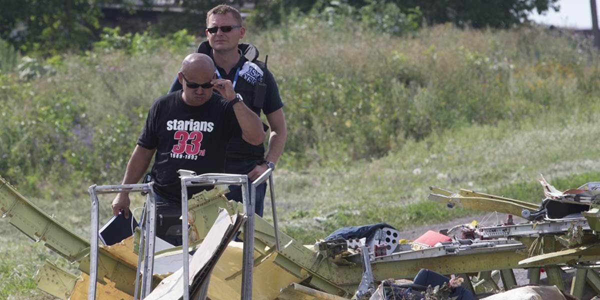 Malajzia chce telá obetí pádu lietadla na Ukrajine identifikovať do nedele