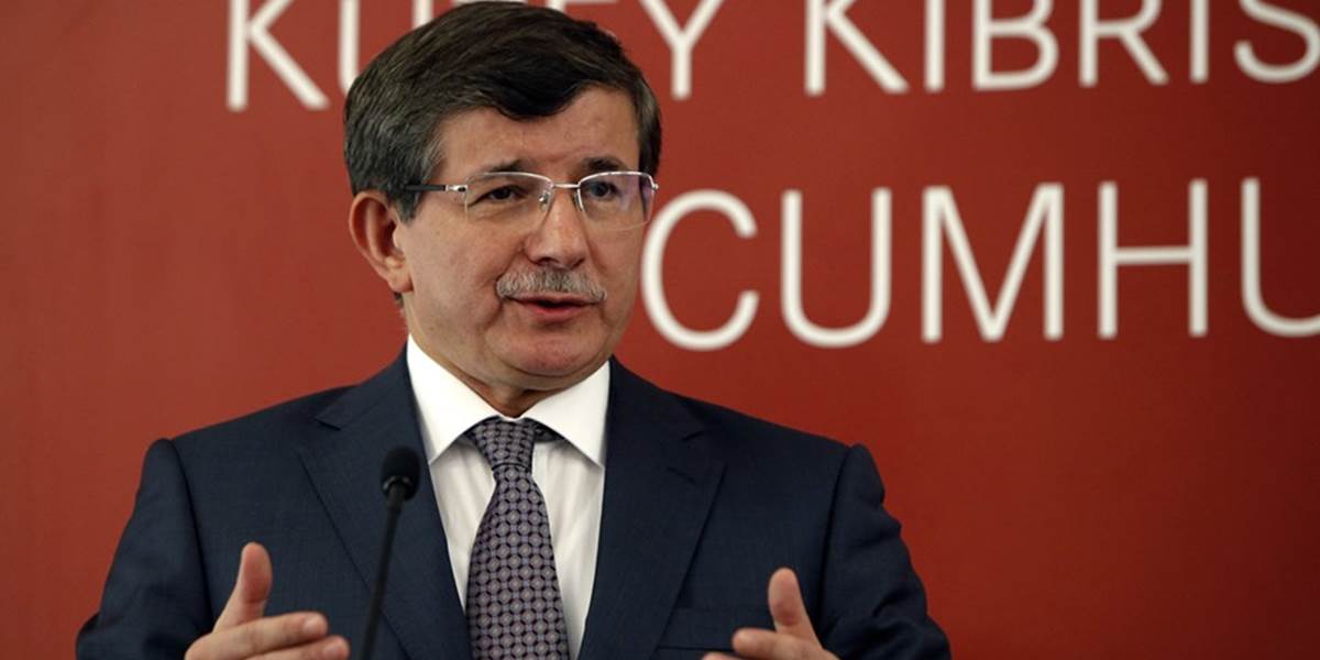 Minister Davutoglu: Turecko zvažuje evakuáciu svojej ambasády v Líbyi
