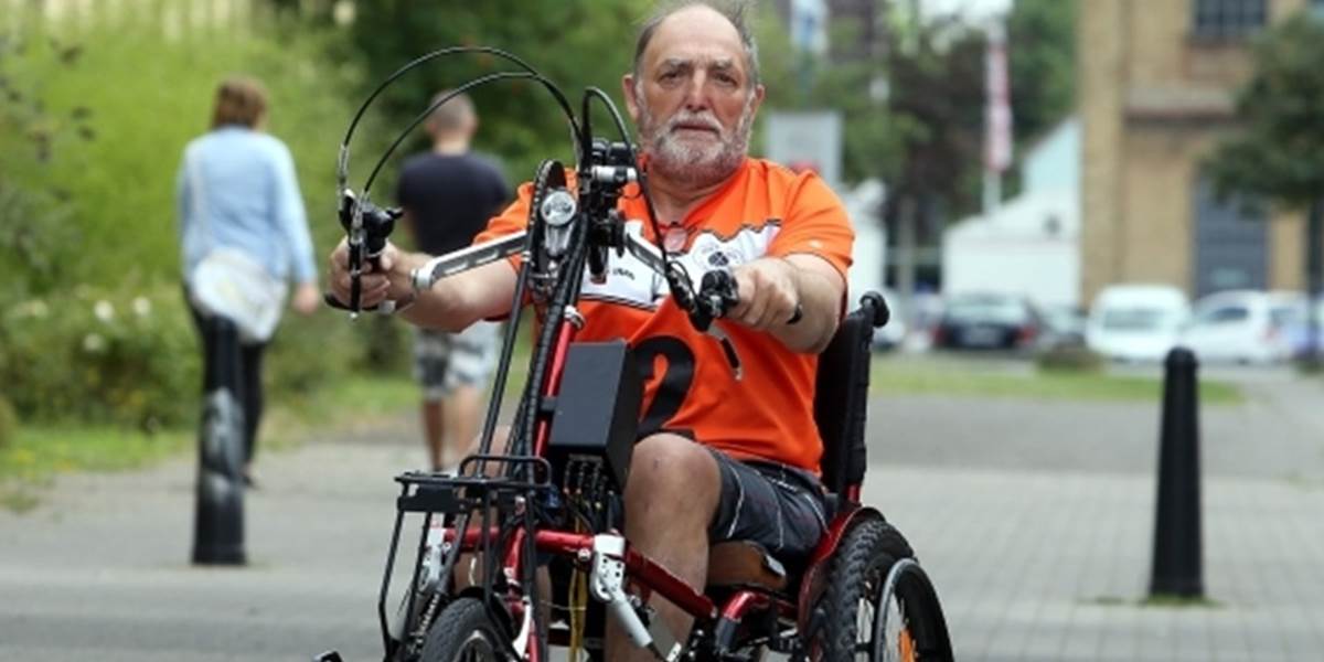 Francúz prešiel viac ako 2000 km na invalidnom vozíku, aby vzdal hold pradedkovi