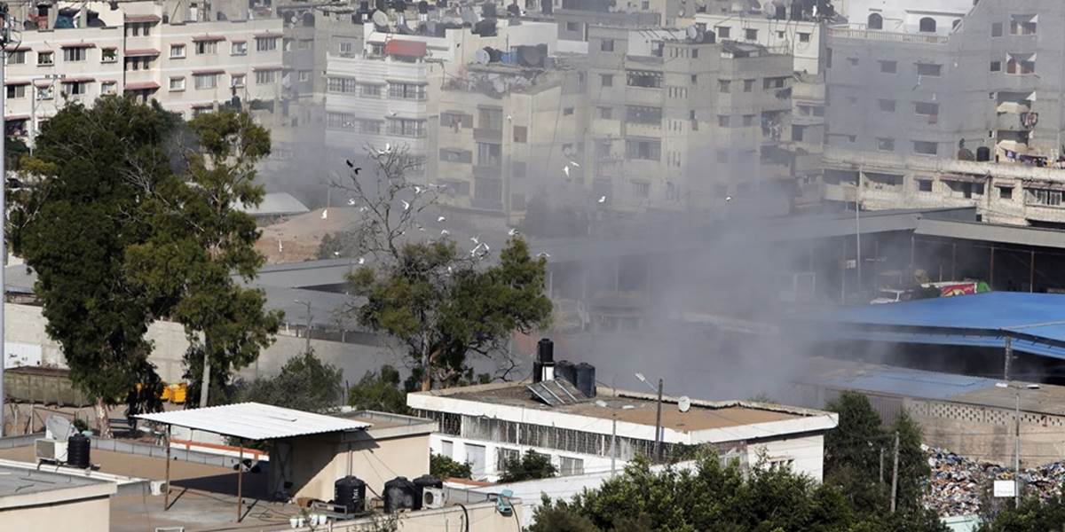 Izrael priznal, že školu v Gaze zasiahol mínometný granát