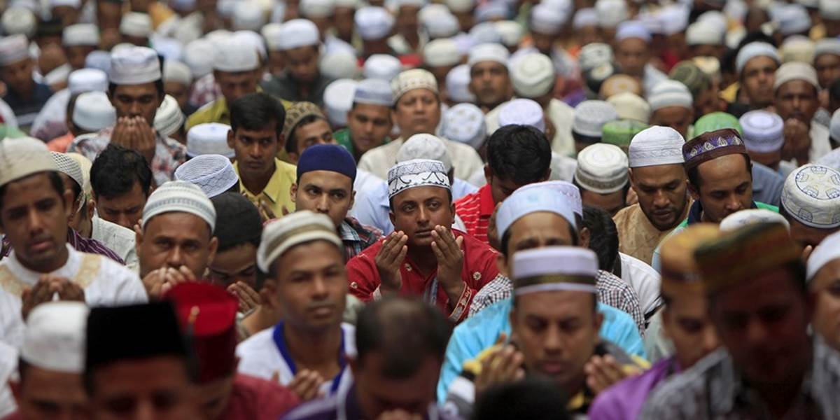 Vo viacerých moslimských krajinách bola nedeľa posledným dňom ramadánu