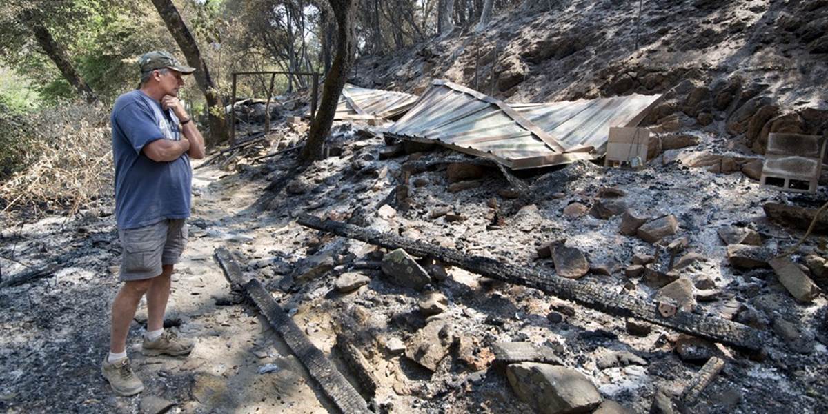 Na severe Kalifornie opäť vyčíňajú lesné požiare
