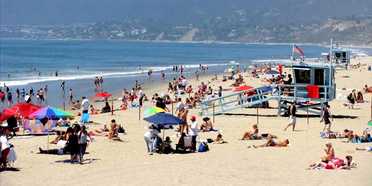 Blesk zasiahol 13 ľudí na populárnej pláži v Los Angeles: Jeden muž prišiel o život!