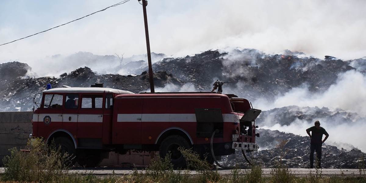 Michalovskí hasiči mali plné ruky práce: Na poliach horela slama