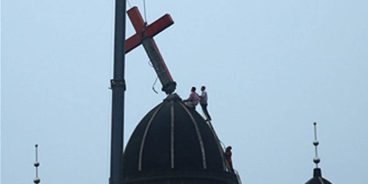 Čínska polícia odstraňuje kríže z kostolov na východe krajiny