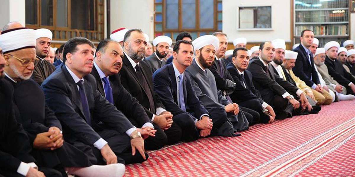 Asad sa modlil v mešite v Damasku, jeho vojaci utrpeli vysoké straty