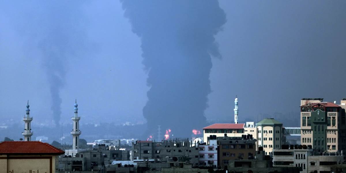 Izraelské tanky zasiahli palivovú nádrž jedinej elektrárne v Gaze