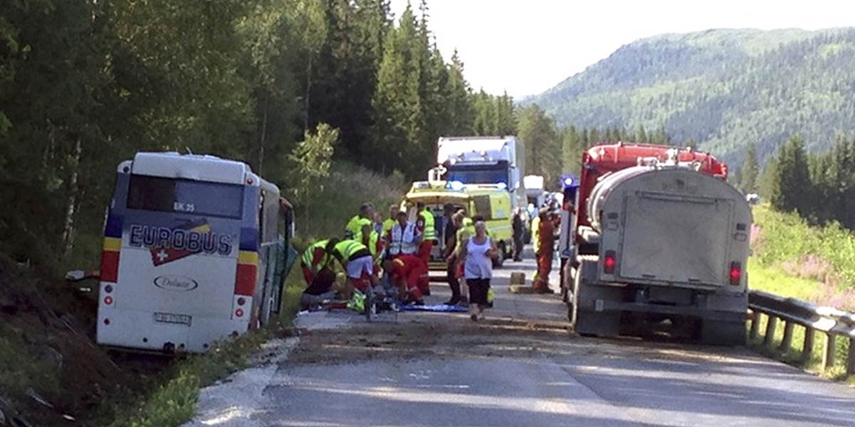 Tragédia v Nórsku: Pád turistického autobusu dolu svahom traja ľudia neprežili!