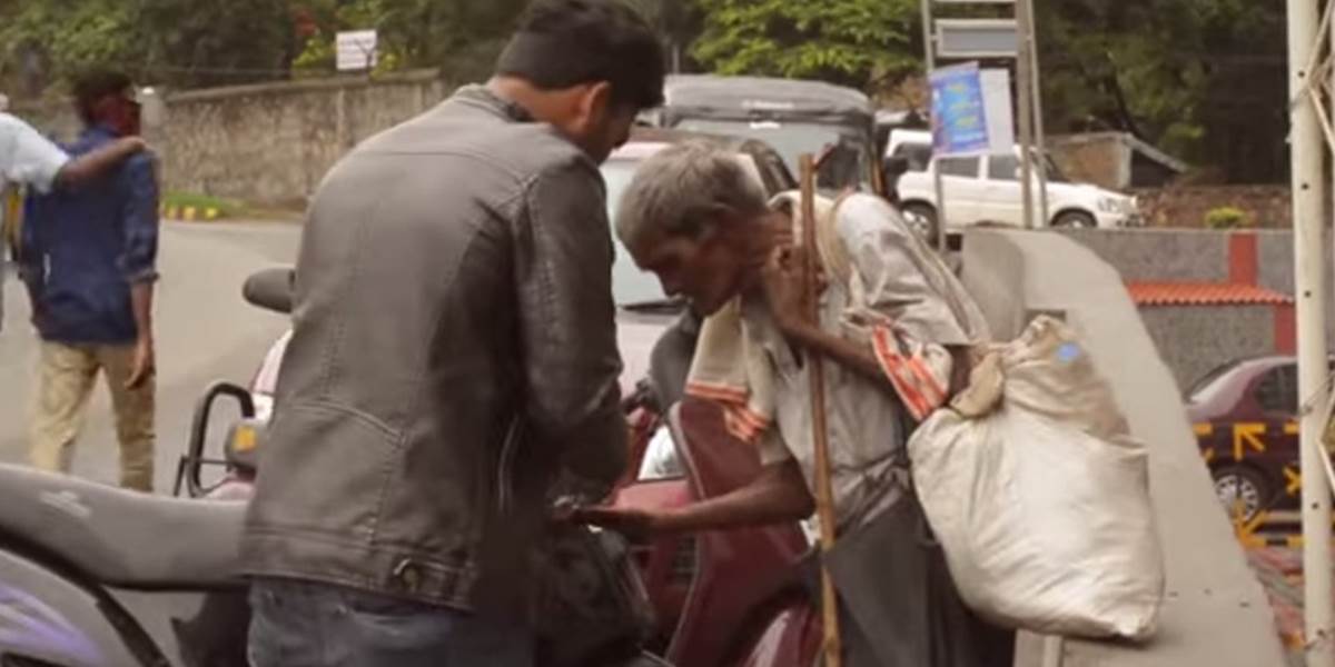 Pekné VIDEO: Indický kúzelník predviedol bezdomovcom trik a vyčaroval im úsmev na tvári!