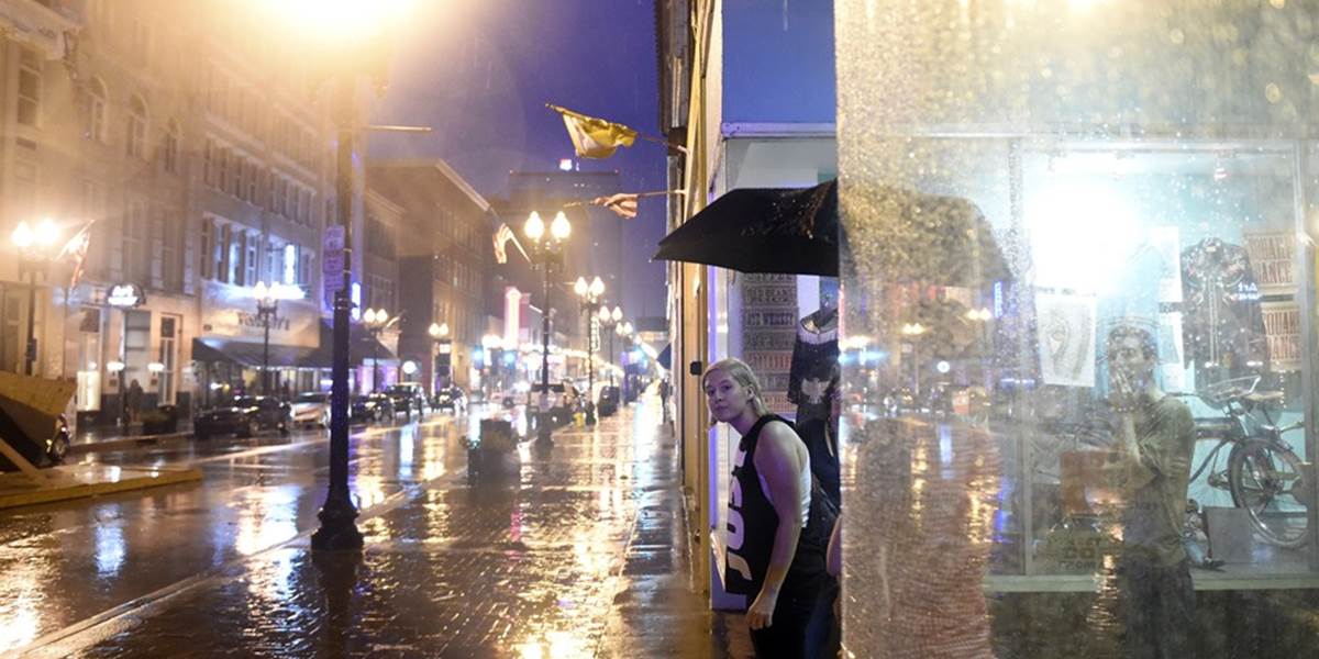 Balkán trápi nezvyčajne daždivé počasie, turisti ubúdajú