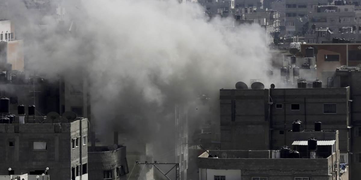 Pri útoku blízko trhoviska v Gaze zahynulo 15 ľudí