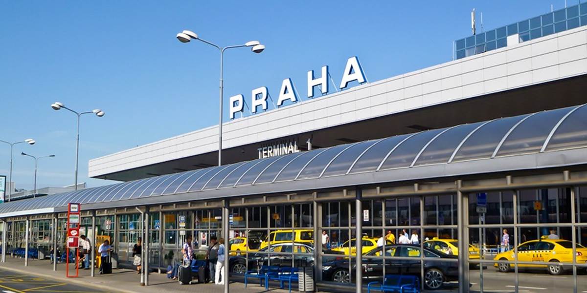 Na letisku v Prahe zadržali Gruzínca, ktorý mal v Česku vraždiť