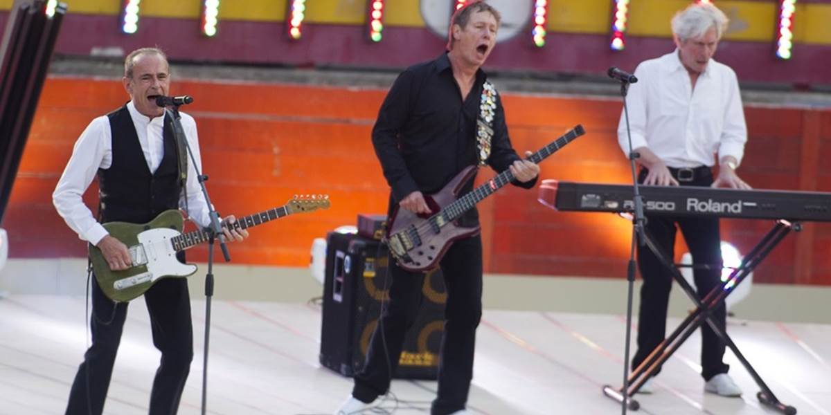Status Quo museli pre hospitalizáciu gitaristu prerušiť turné