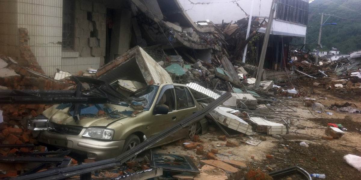 Počet obetí zemetrasenia v čínskej provincii Jün-nan vzrástol na 400