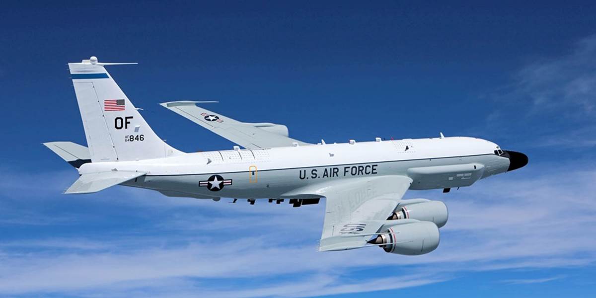 Americké špionážne lietadlo uniklo pred ruskou stíhačkou do Švédska