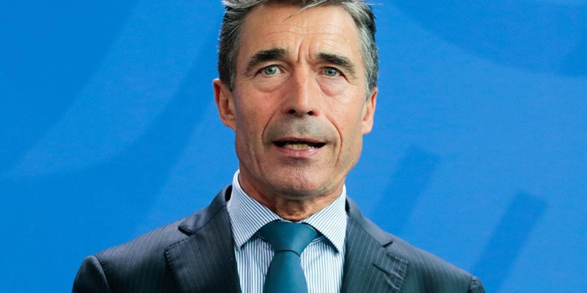 Rasmussen: NATO má dôkazy o zostrelení lietadla povstalcami, Rusko mu neverí
