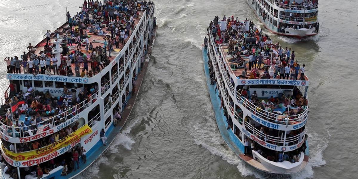 Na rieke v Bangladéši sa prevrátil trajekt s 200 pasažiermi