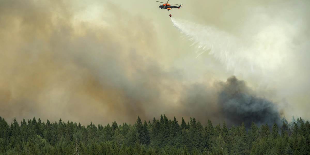 Rozsiahly lesný požiar vo Švédsku stále nie je pod kontrolou, má už prvú obeť!