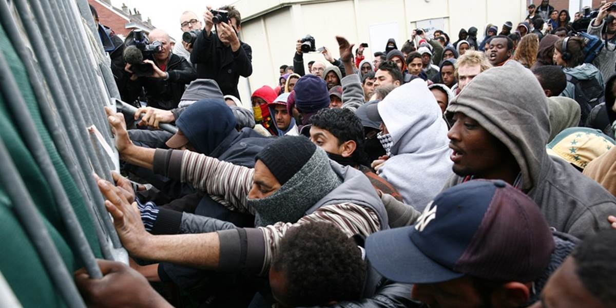 Až 51 migrantov utrpelo zranenia pri zrážkach v prístave Calais