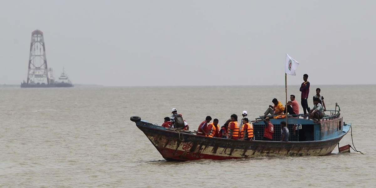 Po prevrátení trajektu v Bangladéši je stále 120 ľudí nezvestných