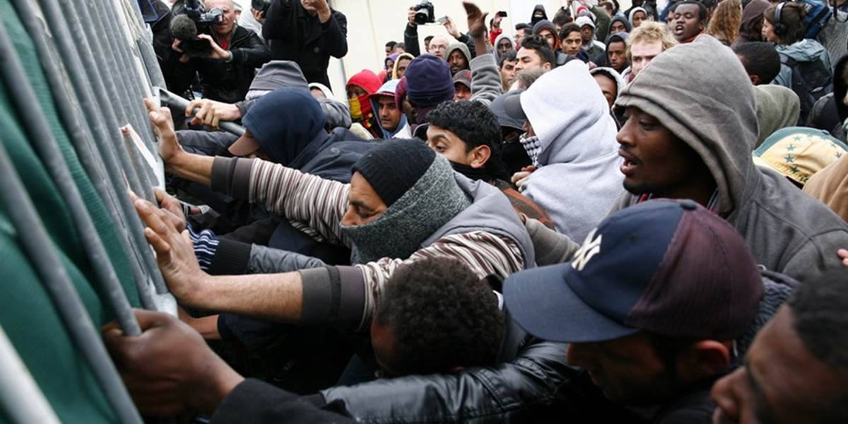 Bitka medzi migrantmi vo Francúzsku si vyžiadala vyše 50 zranených