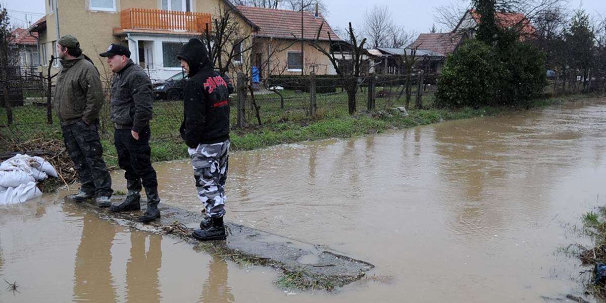 Počasie nás potrápi aj ďalej: Na južnom Slovensku hrozia búrky a povodne!