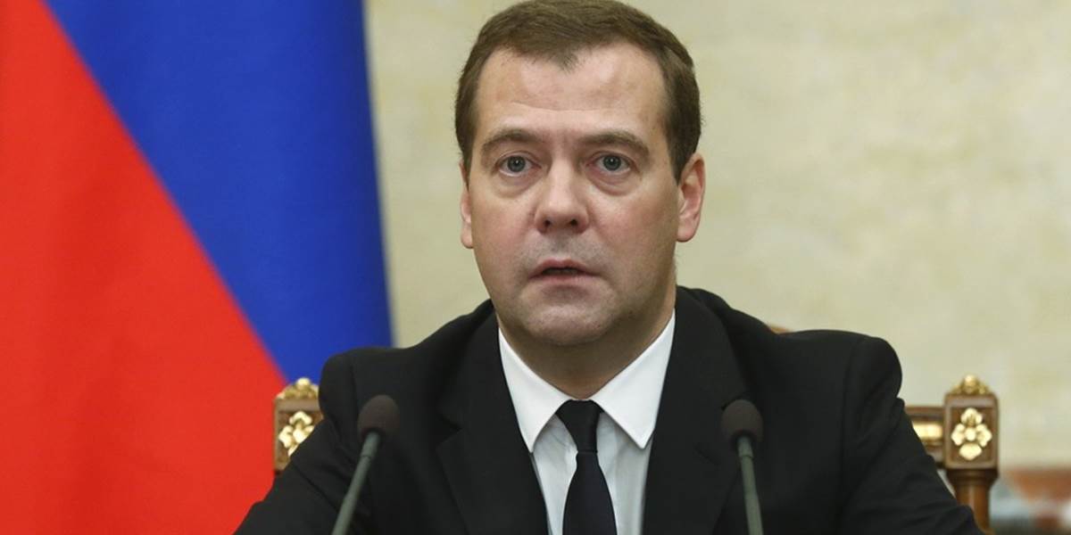 Medvedev: Rusko uvažuje o zákaze preletov pre aerolínie z EÚ a USA