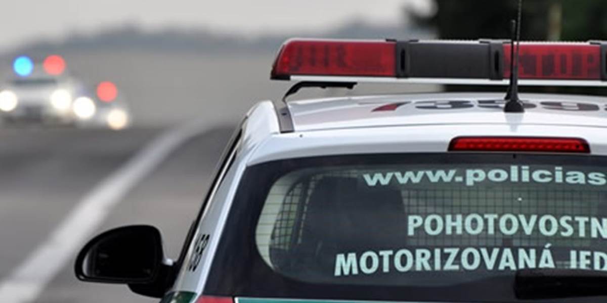 Policajná naháňačka: Mladík v ukradnutom aute nabúral, hrozí mu až trojročné väzenie!