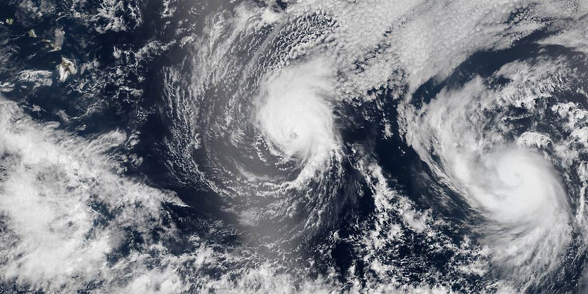 Havaj sa pripravuje na prvý hurikán po 22 rokoch