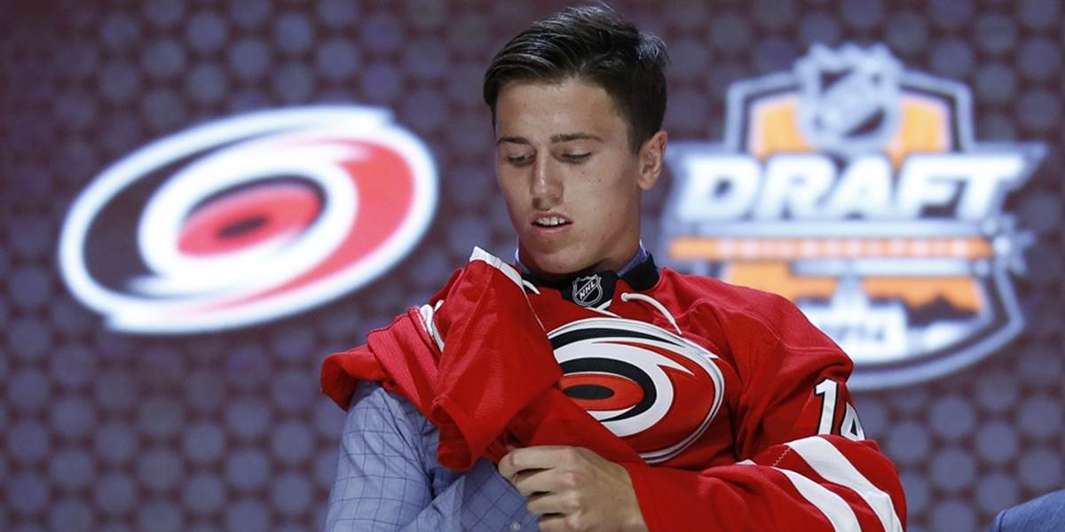 NHL: Carolina podpísala svoju tohtosezónnu draftovú jednotku