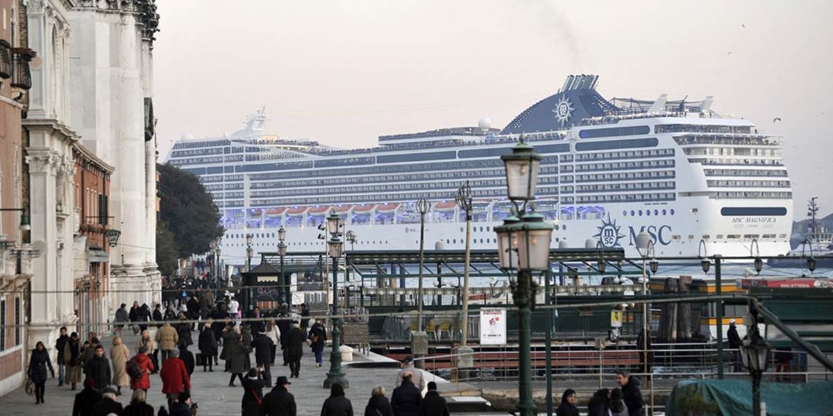 Veľkým lodiam zakážu plavbu okolo centra Benátok