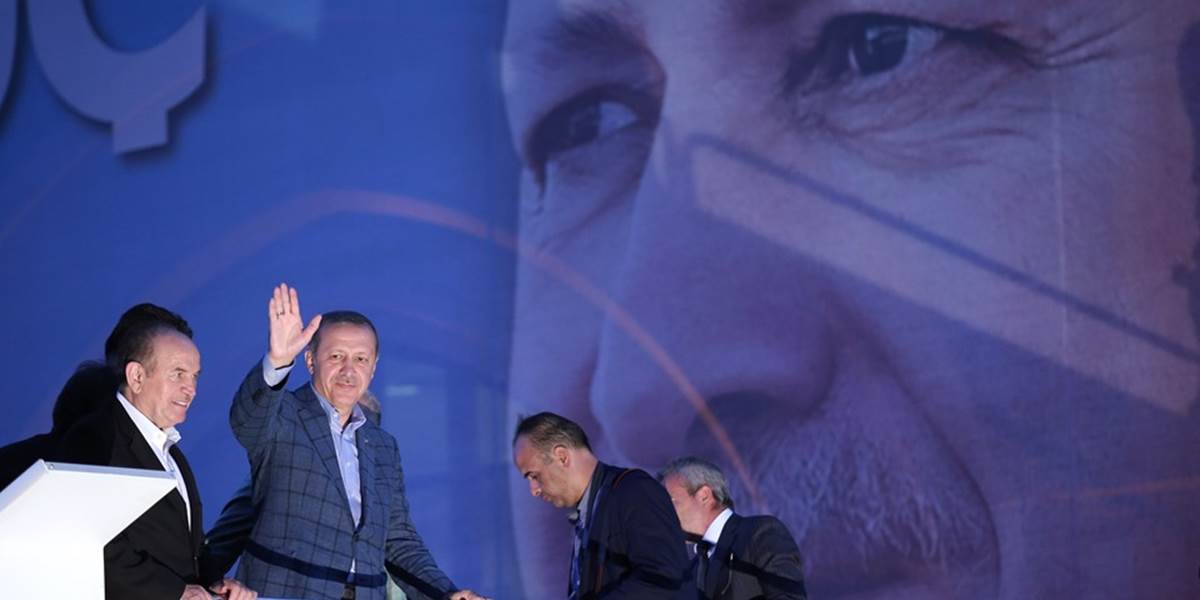 Erdogan sa vyhlásil za víťaza prezidentských volieb v Turecku