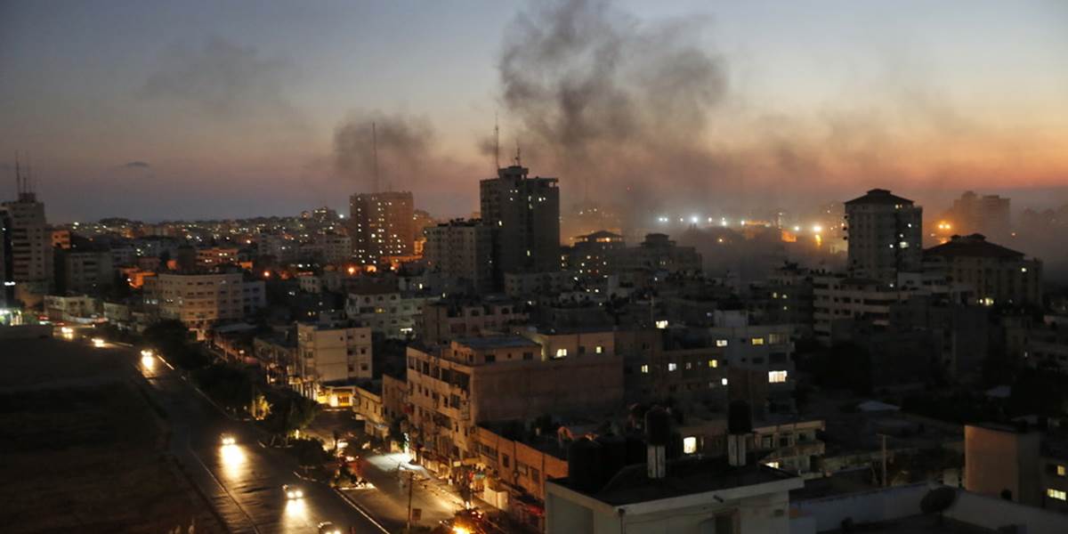 Začalo sa nové 72-hodinové prímerie v Gaze, Turecko preváža zranených z pásma