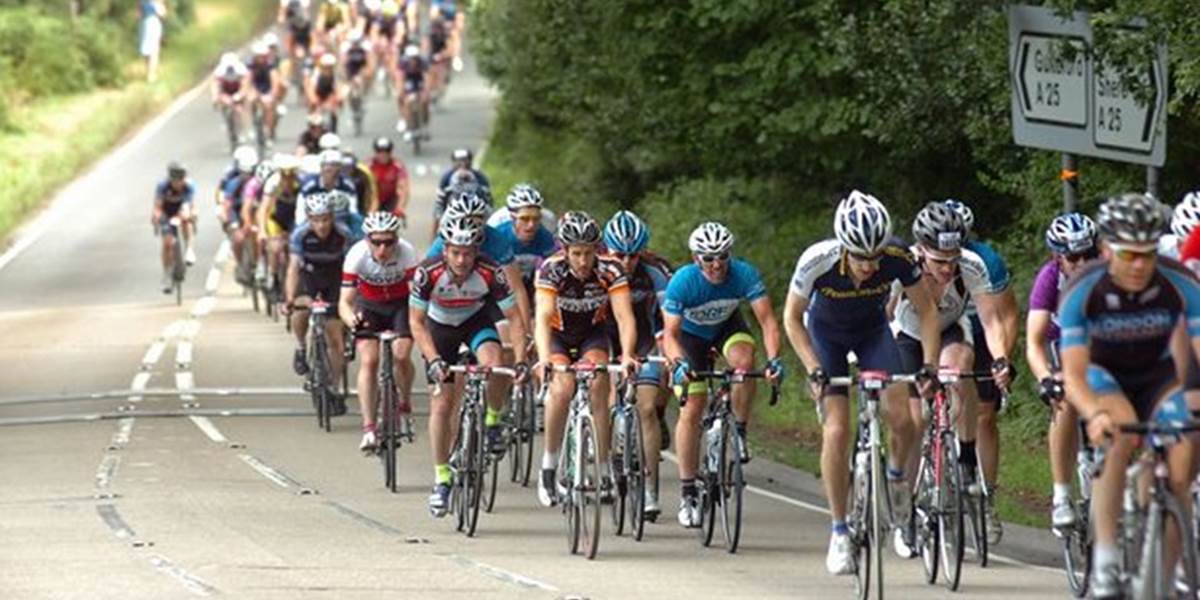 Počas pretekov v Londýne zomrel na zlyhanie srdca 36-ročný cyklista
