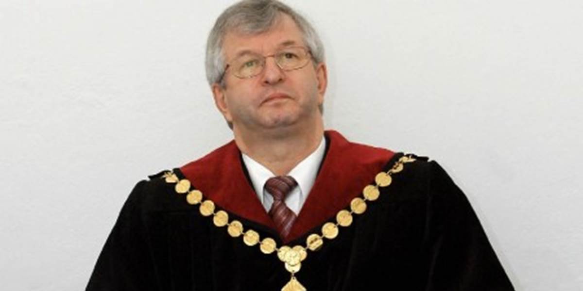 Na post sudcov Súdneho dvora EÚ kandidujú Mazák a Šváby