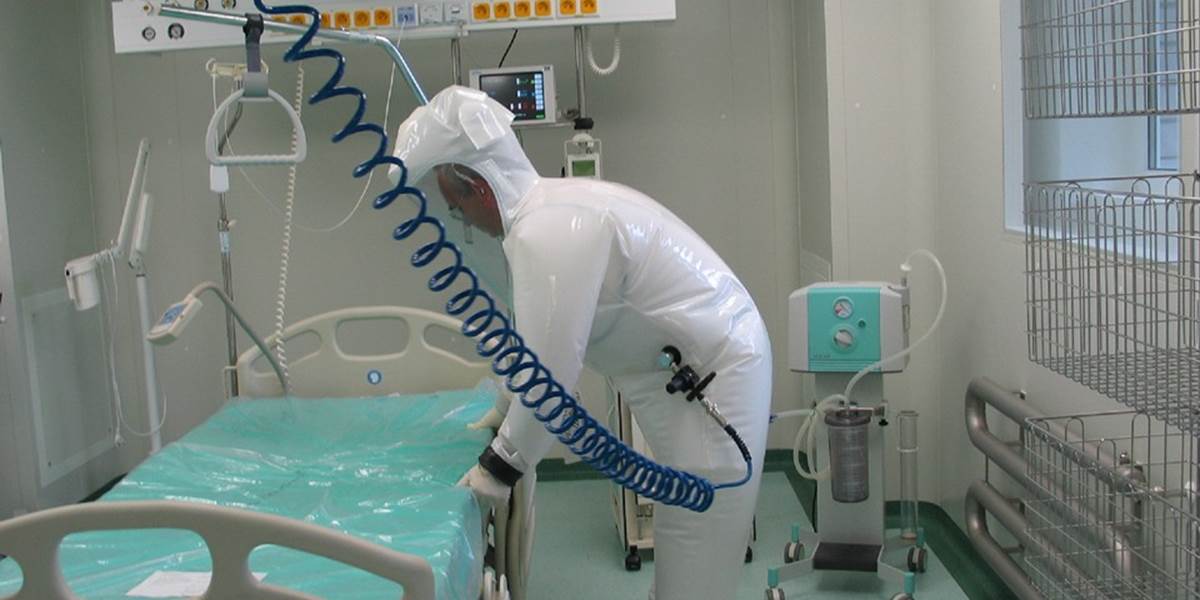 Armádne zariadenie v Těchoníne je pripravené prijať pacienta s ebolou
